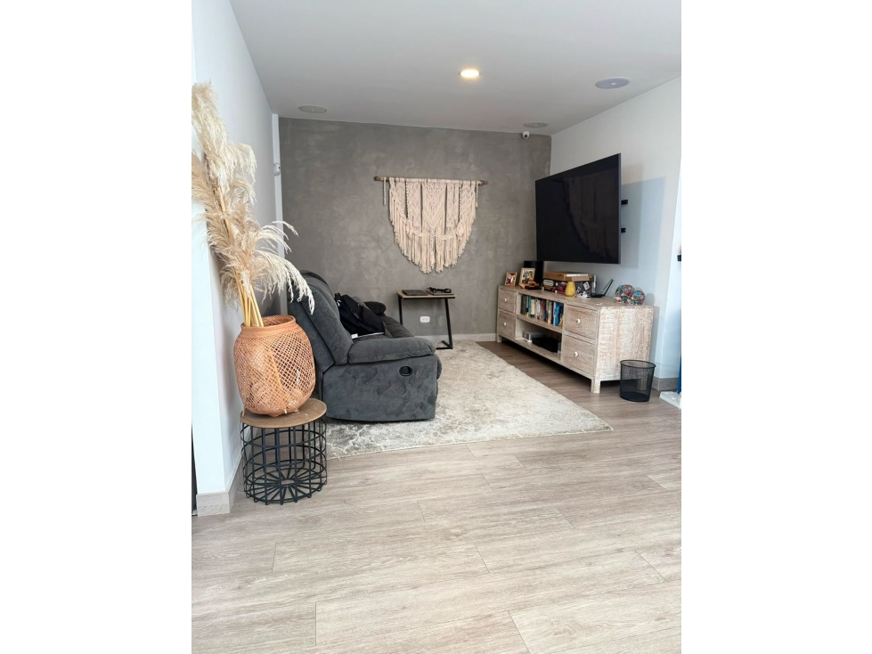 HERMOSA CASA ENVIGADO LOMA ATRAVEZADO JARDÍN INTERNO JACUZZI PRIVADO — foto 4