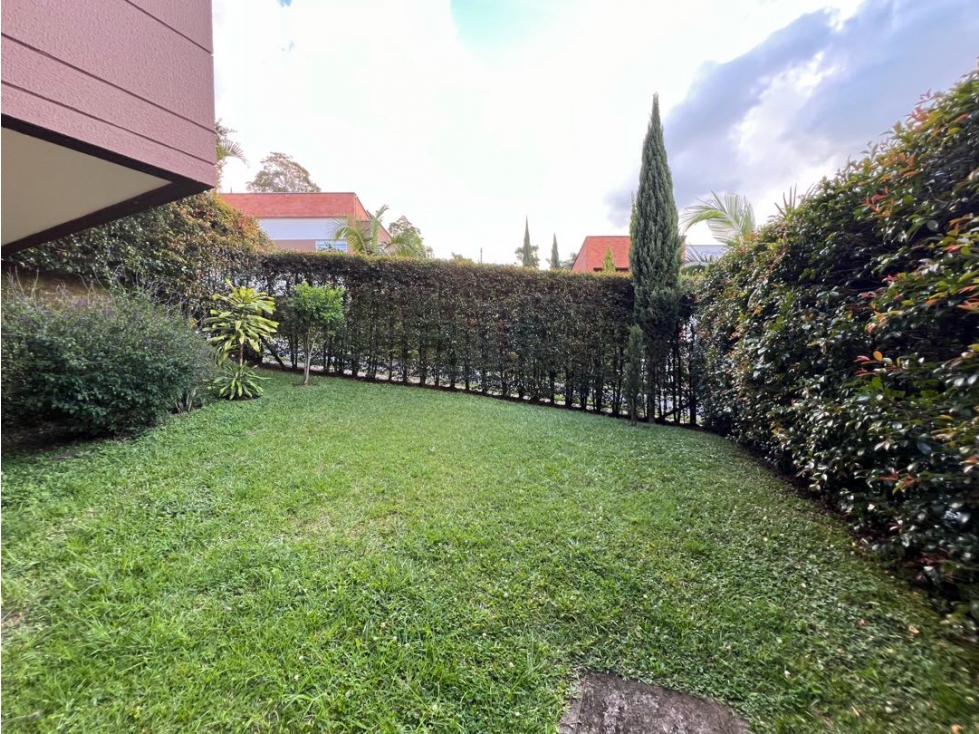Hermosa casa esquinera en el escobero bajo!! — foto 4
