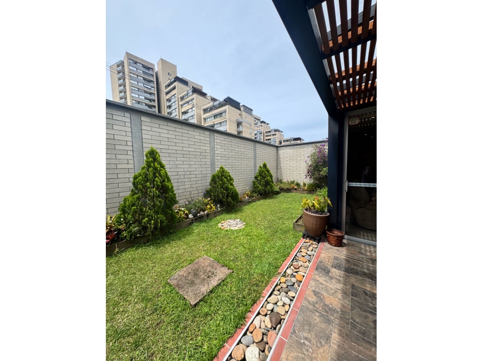 Hermosa casa esquinera en Rionegro. Unidad cerrada Lotus