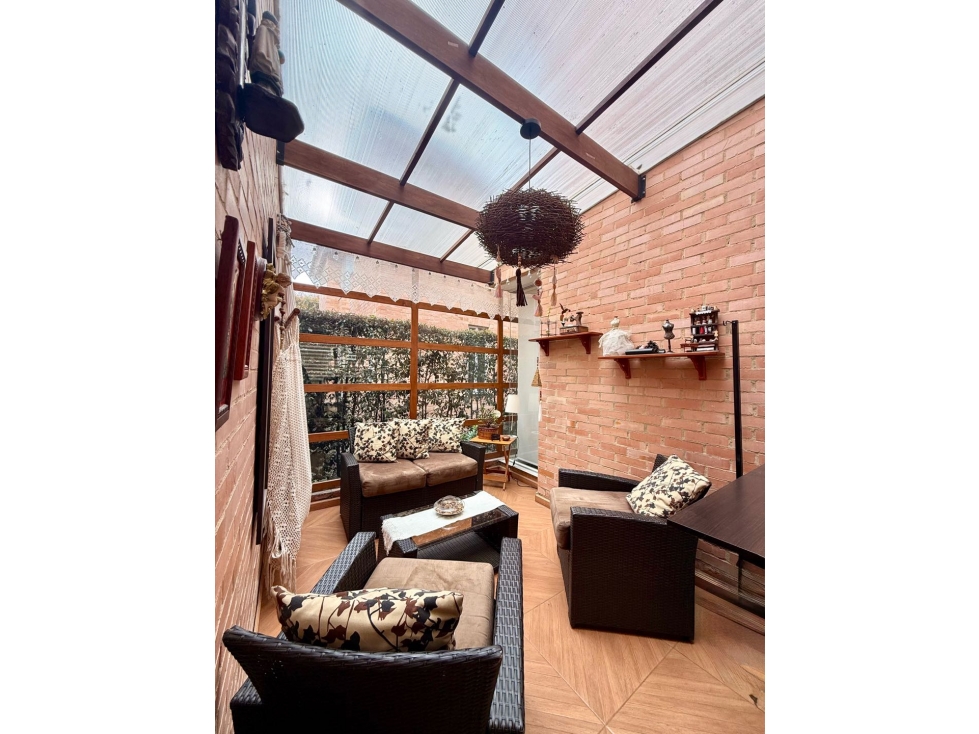 Hermosa Casa esquinera remodelada venta sector Bojaca Chia