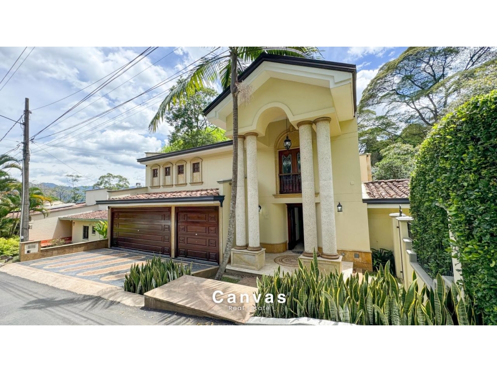 Venta de Casa Estilo Neoclásica El Poblado