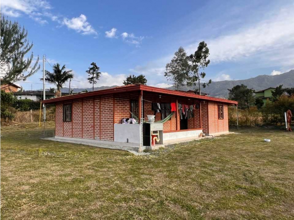HERMOSA CASA FINCA EN EN CARMEN DE VIBORAL VEREDA LA CHAPA