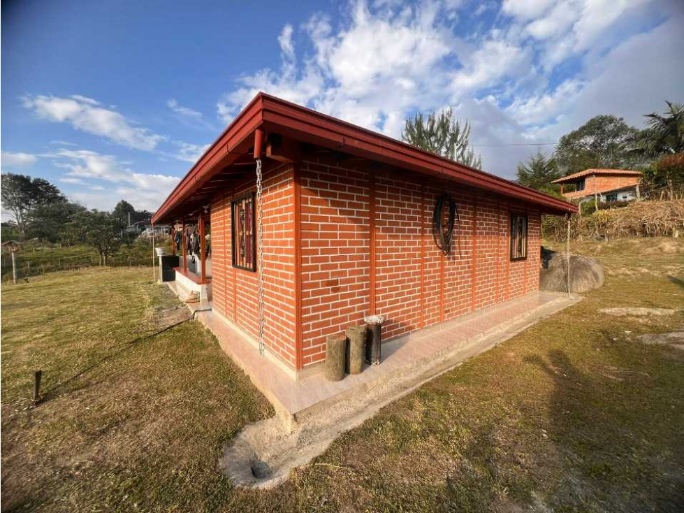 HERMOSA CASA FINCA EN EN CARMEN DE VIBORAL VEREDA LA CHAPA — foto 2