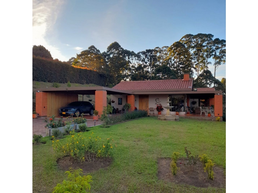 Hermosa casa finca en la via San Antonio La Ceja en unidad cerrada