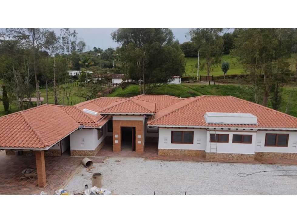 HERMOSA CASA FINCA PARA ESTRENAR EN VENTA EN EL CARMEN DE VÍBORAL ANT.