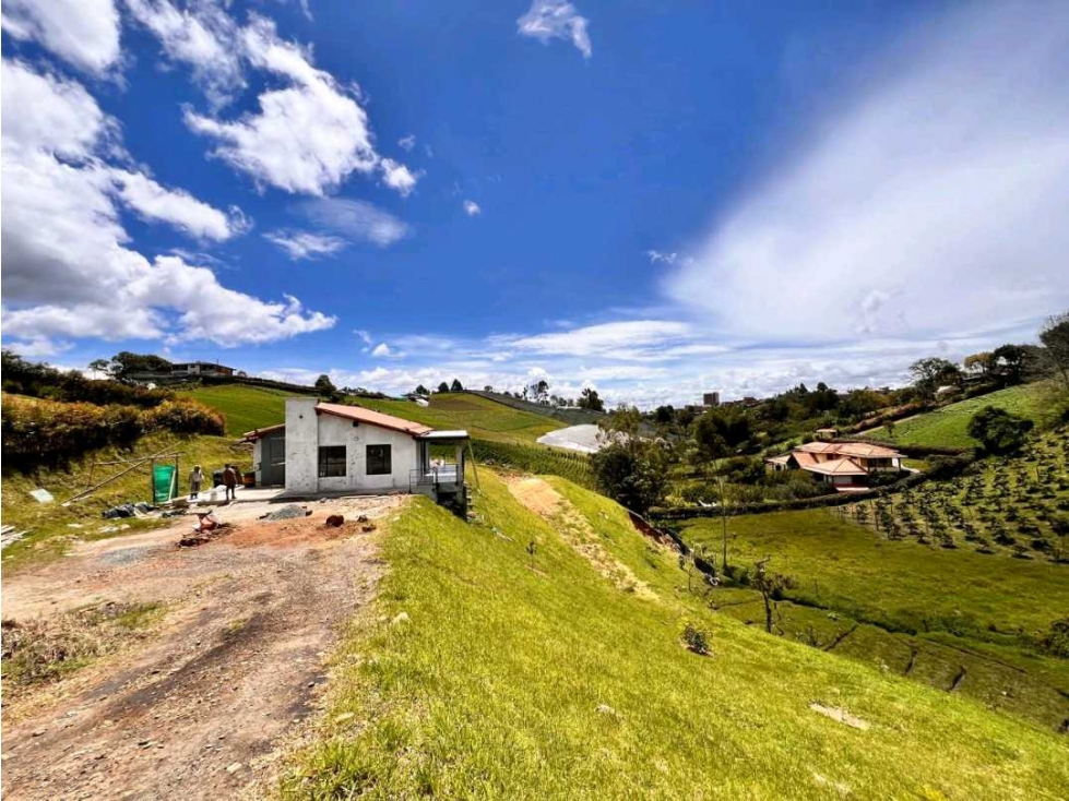 HERMOSA CASA FINCA PARA ESTRENAR MUY CERCA AL CASCO URBANO DEL CARMEN