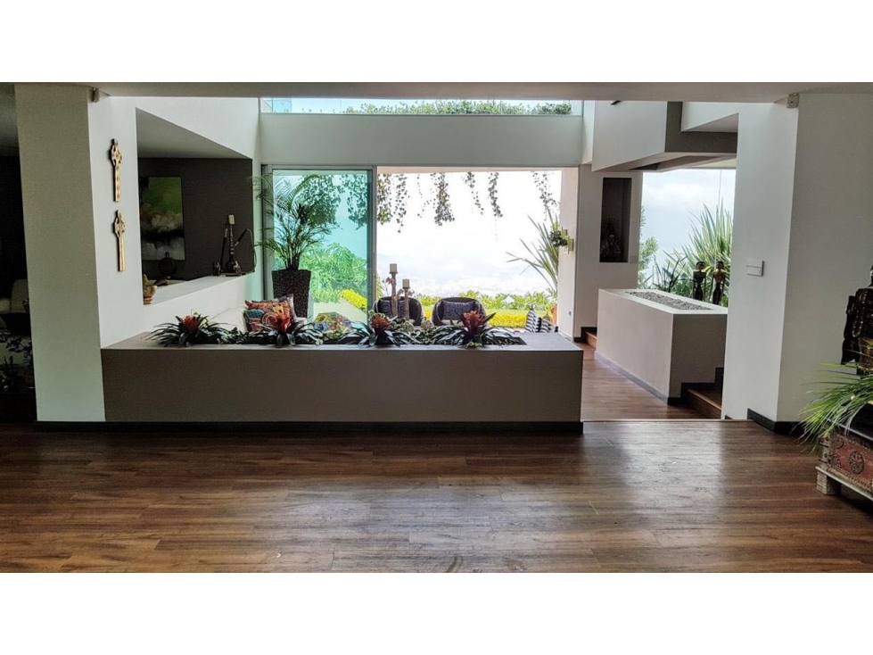 HERMOSA CASA CAMPESTRE LAS PALMAS CON ESPECTACULAR VISTA A LA CIUDAD — foto 2