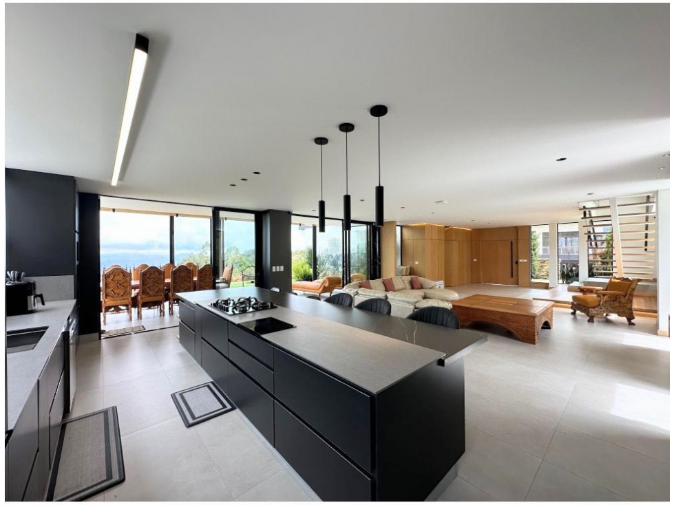 Hermosa Casa Moderna en Loma del Escobero Alto (*)