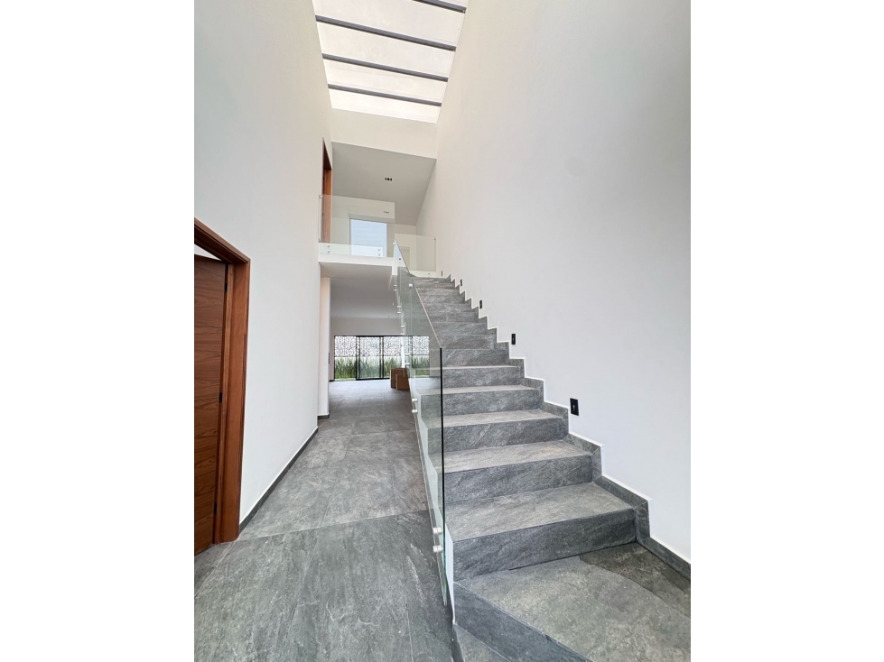 HERMOSA CASA NUEVA EN RENTA EN LOMAS DE ANGELÓPOLIS II — foto 2