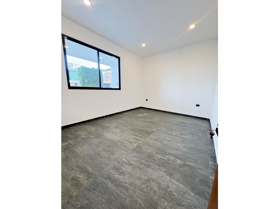 HERMOSA CASA NUEVA EN RENTA EN LOMAS DE ANGELÓPOLIS II — foto 3