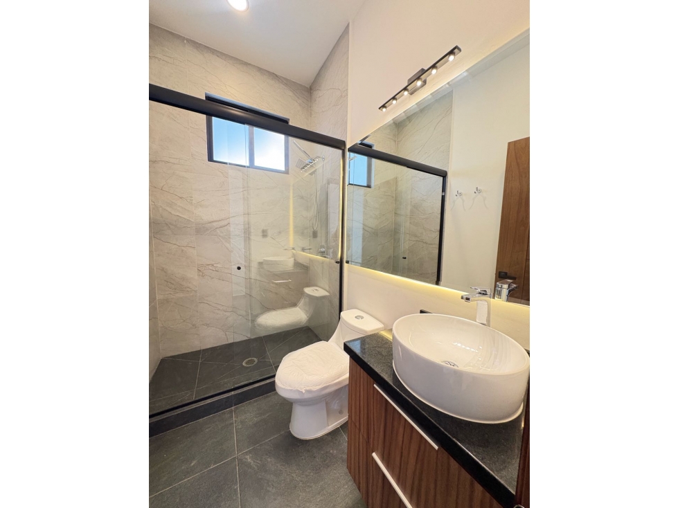 HERMOSA CASA NUEVA EN RENTA EN LOMAS DE ANGELÓPOLIS II — foto 4