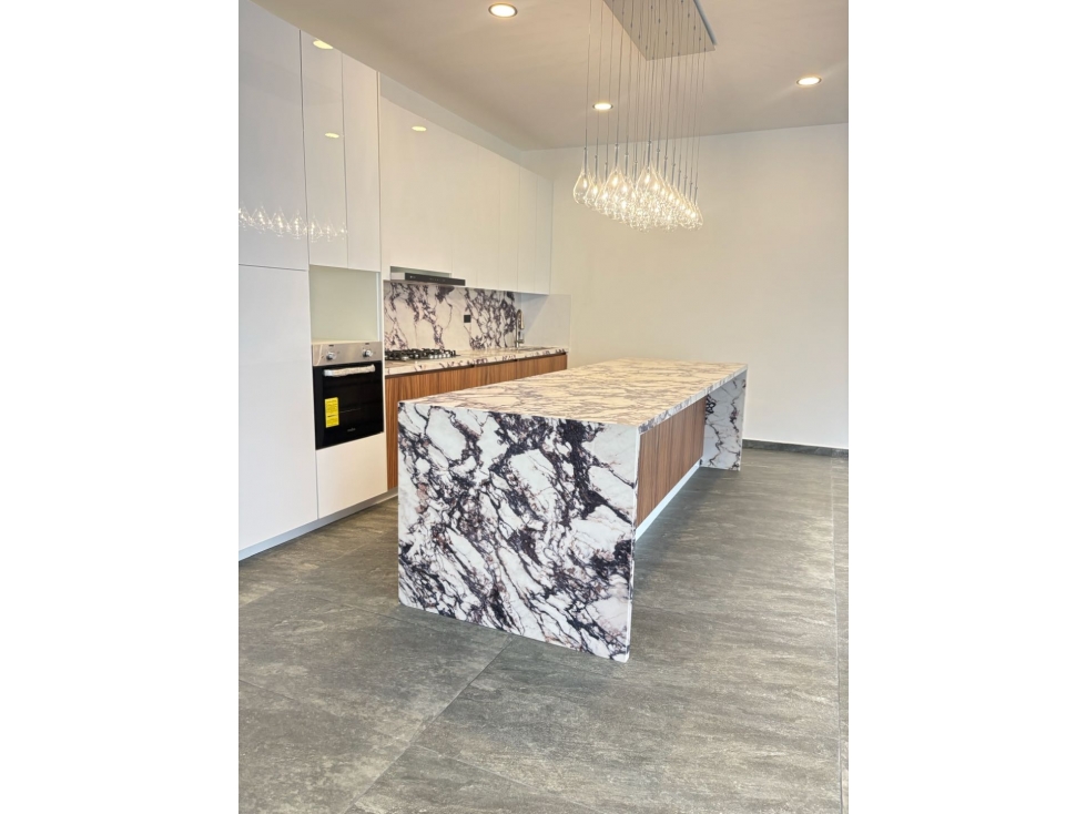 HERMOSA CASA NUEVA EN RENTA EN LOMAS DE ANGELÓPOLIS II — foto 5