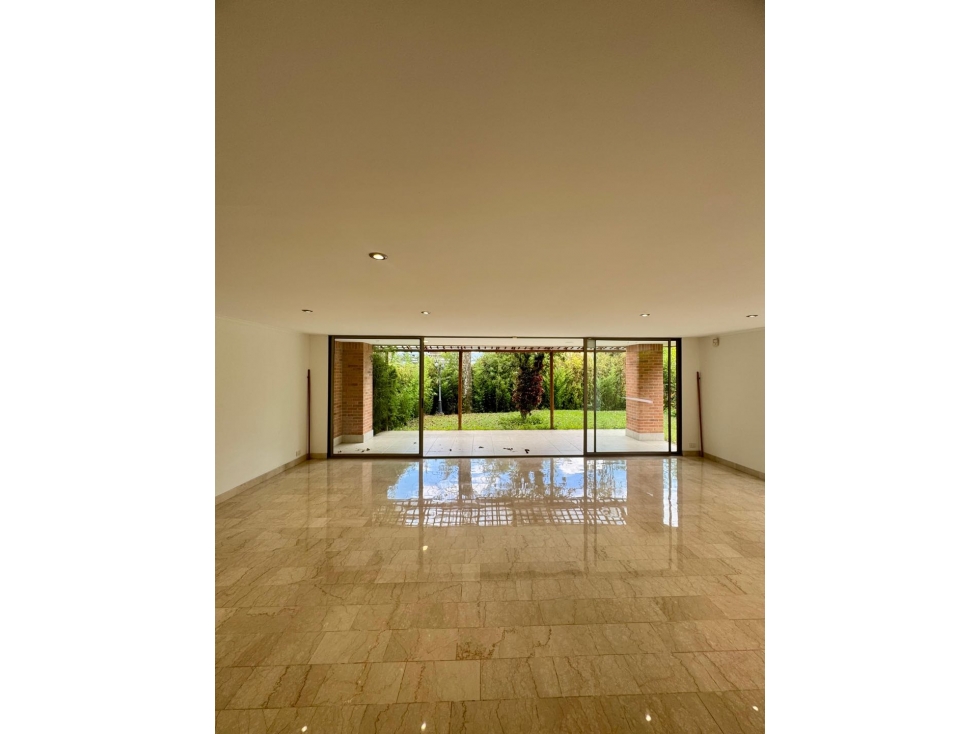 Hermosa casa para la venta en Envigado sector Loma de los benedictinos — foto 2