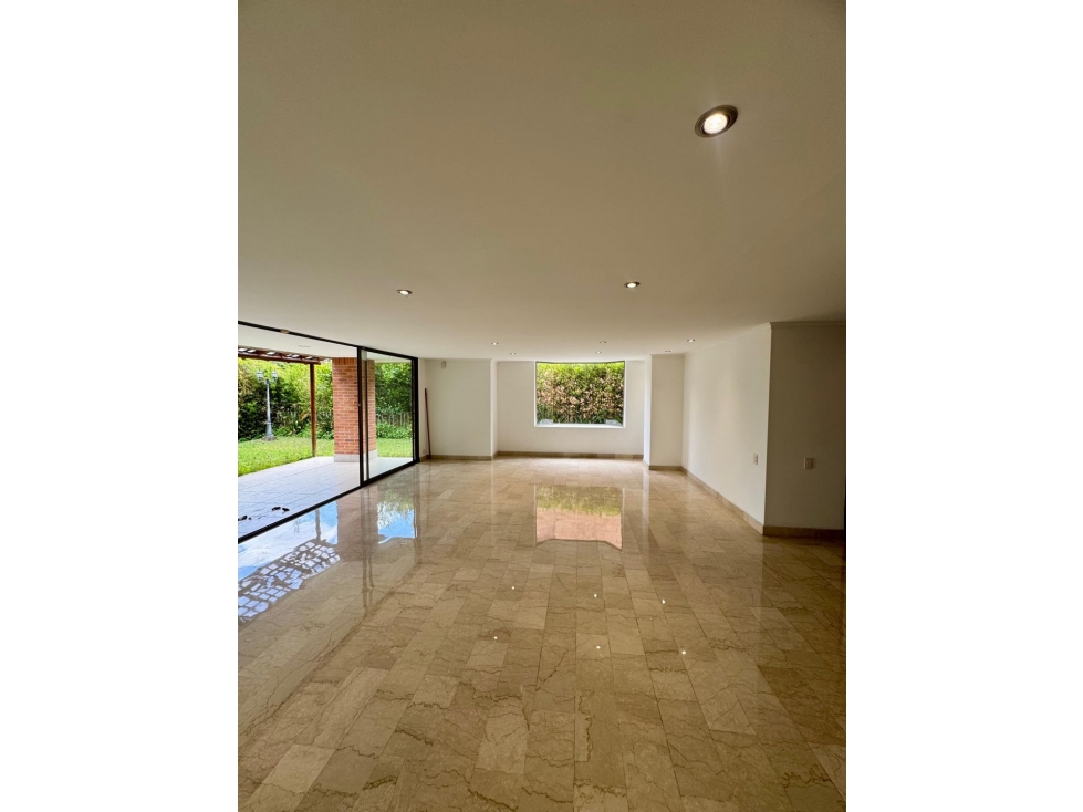Hermosa casa para la venta en Envigado sector Loma de los benedictinos — foto 3