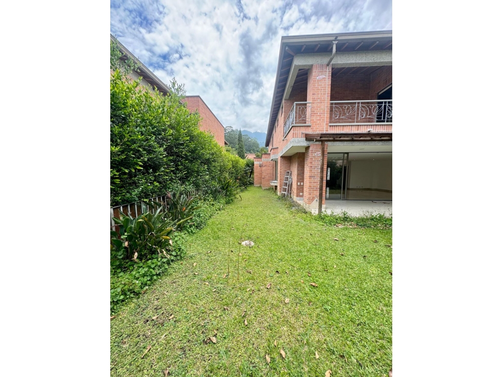 Hermosa casa para la venta en Envigado sector Loma de los benedictinos — foto 5