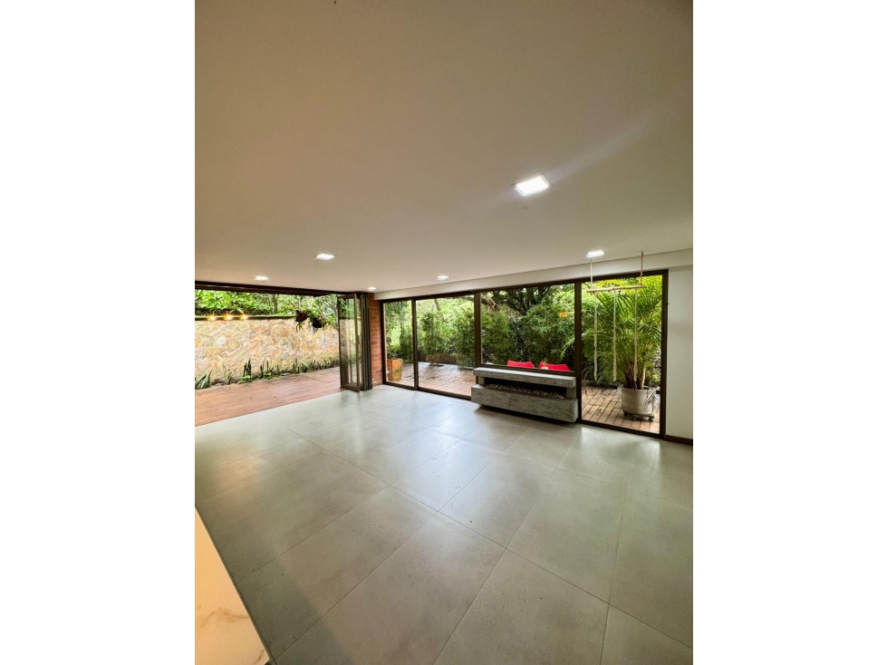 Hermosa casa para la venta en Envigado sector Loma la Sebastiana