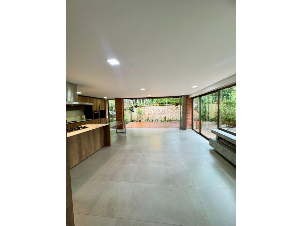 Hermosa casa para la venta en Envigado sector Loma la Sebastiana — foto 2
