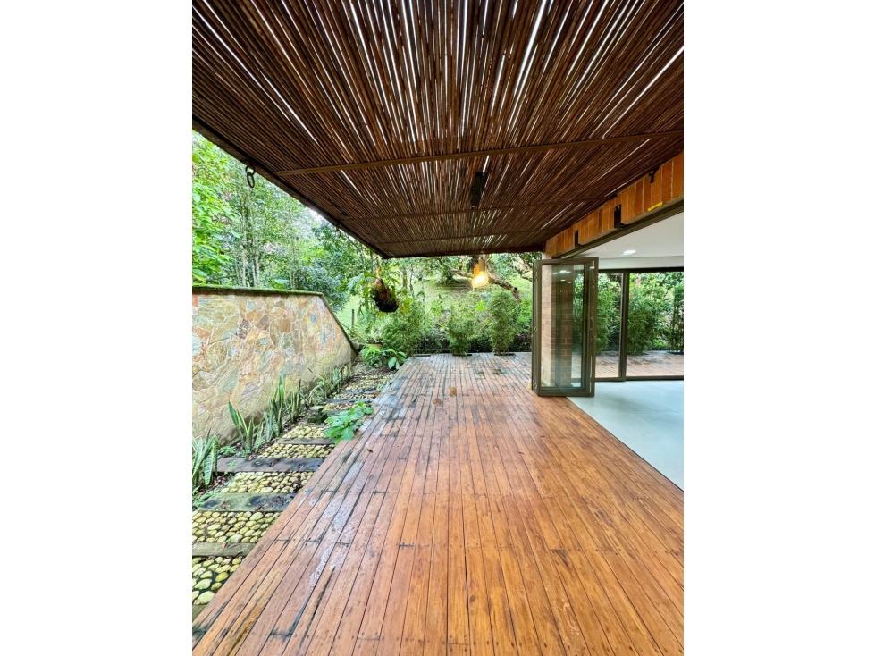 Hermosa casa para la venta en Envigado sector Loma la Sebastiana — foto 3