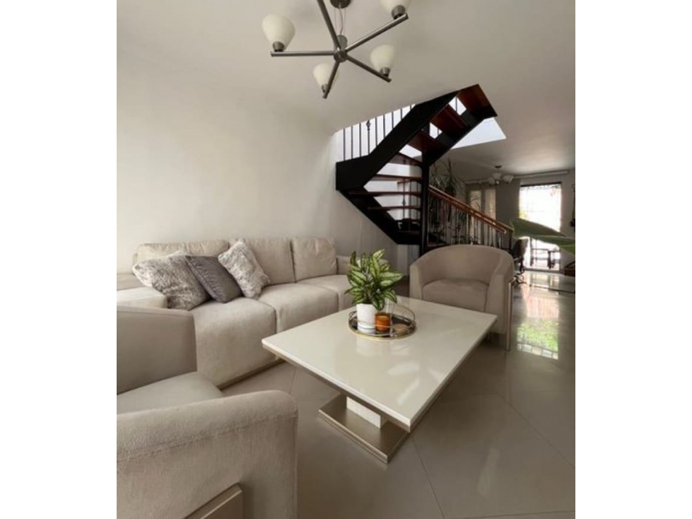 HERMOSA CASA PARA LA VENTA SECTOR CAMINO VERDE.