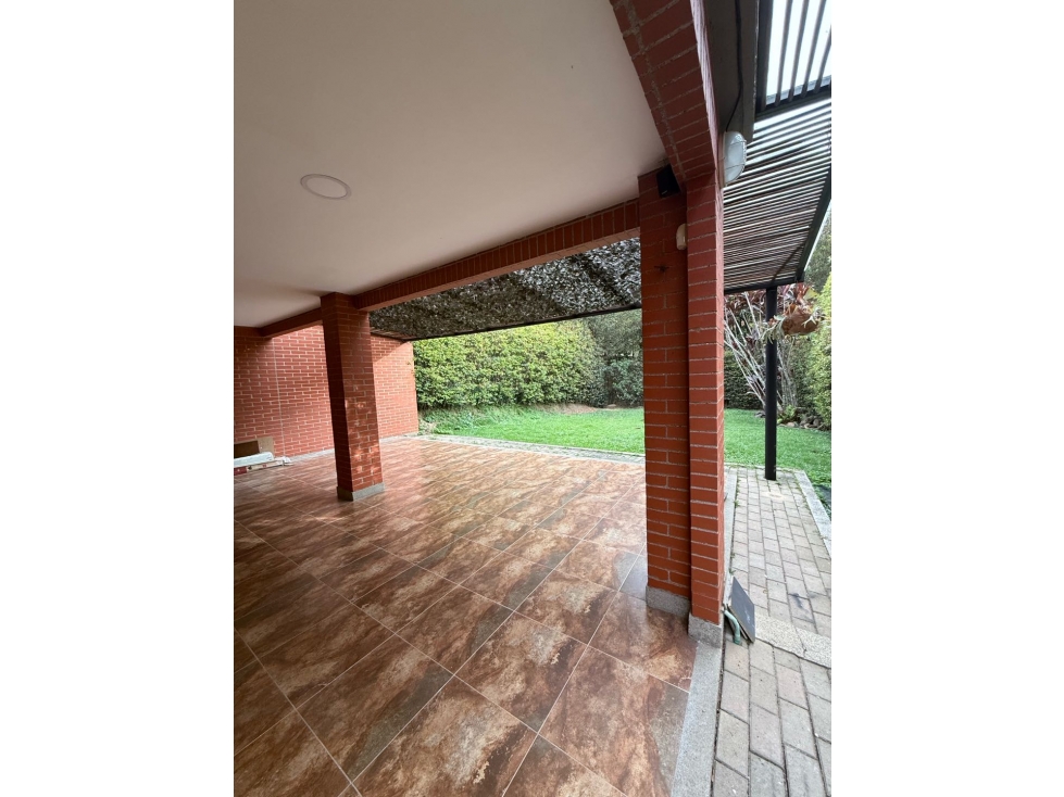 HERMOSA CASA PARA VENTA O RENTA EN ENVIGADO LOMA BENEDICTINOS — foto 3