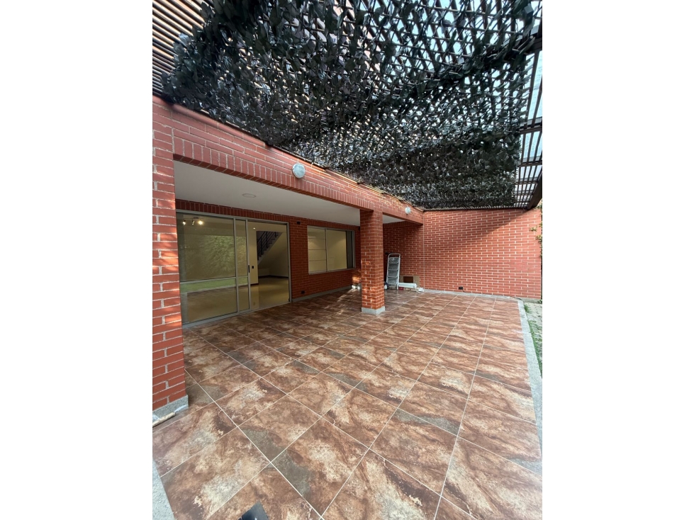HERMOSA CASA PARA VENTA O RENTA EN ENVIGADO LOMA BENEDICTINOS — foto 4