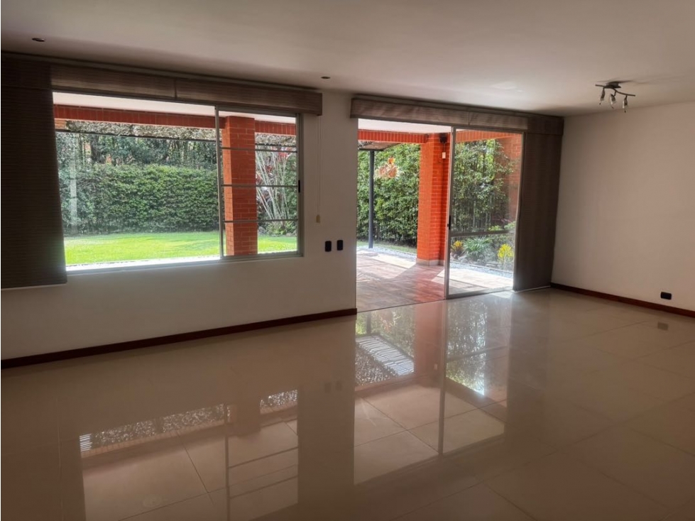 HERMOSA CASA PARA VENTA O RENTA EN ENVIGADO LOMA BENEDICTINOS — foto 6