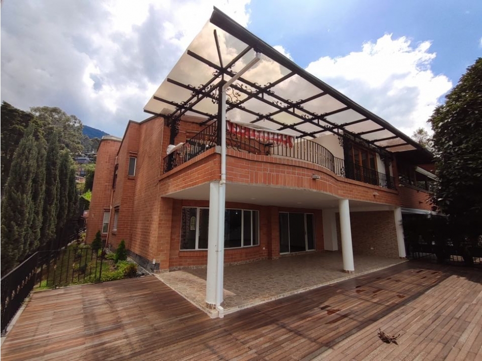 Casa en Arriendo en el Poblado La Calera