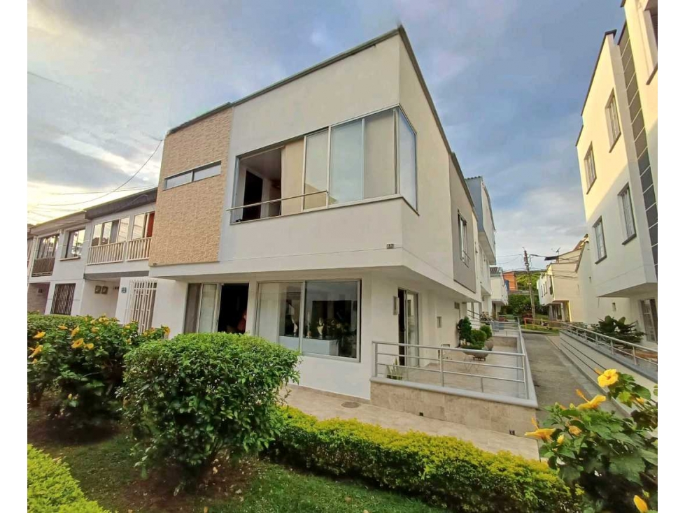Hermosa casa Remodelada en el sector de la Villa