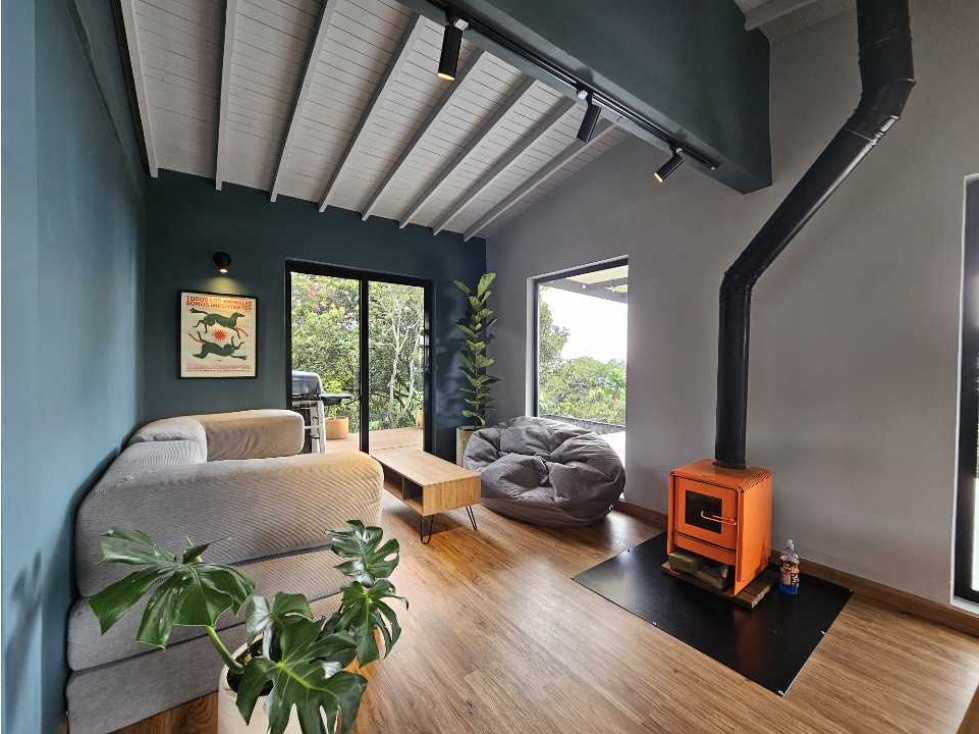 Hermosa casa remodelada en Santa Elena - 1