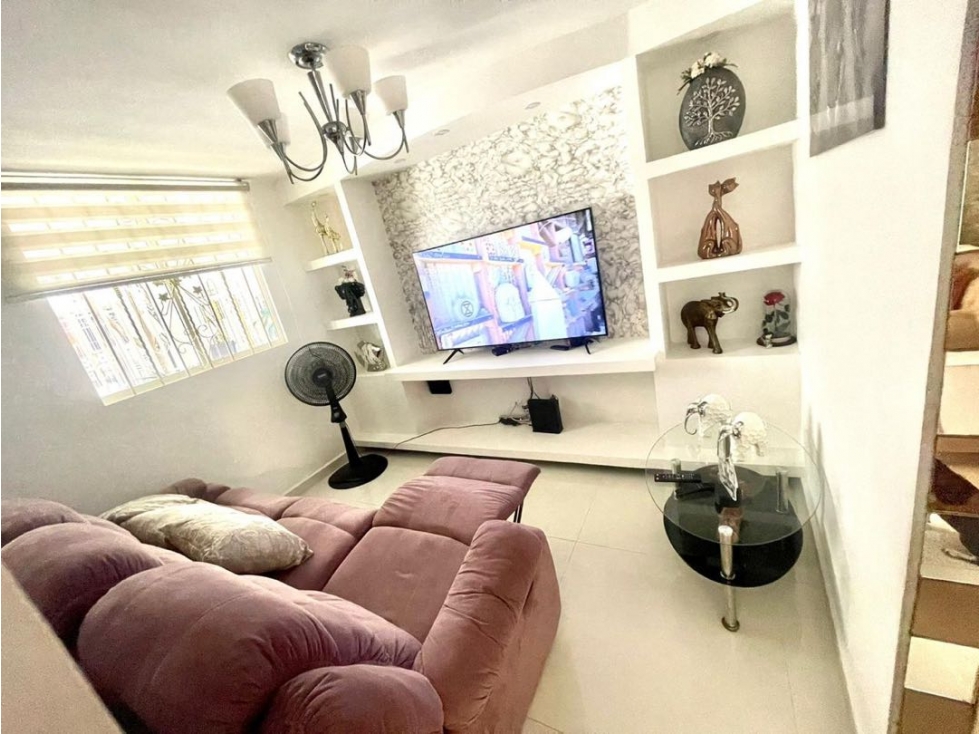 HERMOSA CASA REMODELADA EN SECTOR TERRANOVA -060 — foto 4