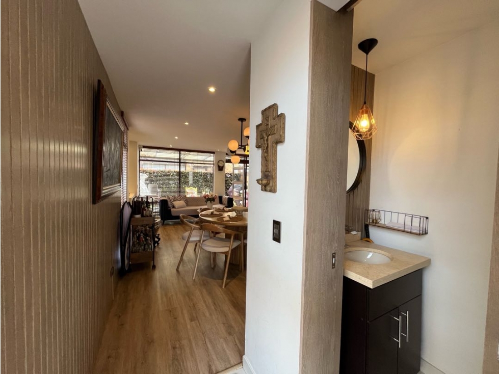 ¡HERMOSA CASA REMODELADA PARE VENTA EN CONJUNTO DE CAJICA! — foto 2