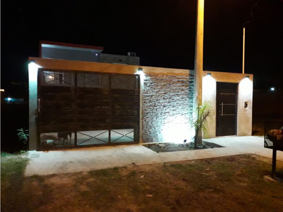 Hermosa casa sobre 2 terrenos en la mejor zona de Fontana - 2