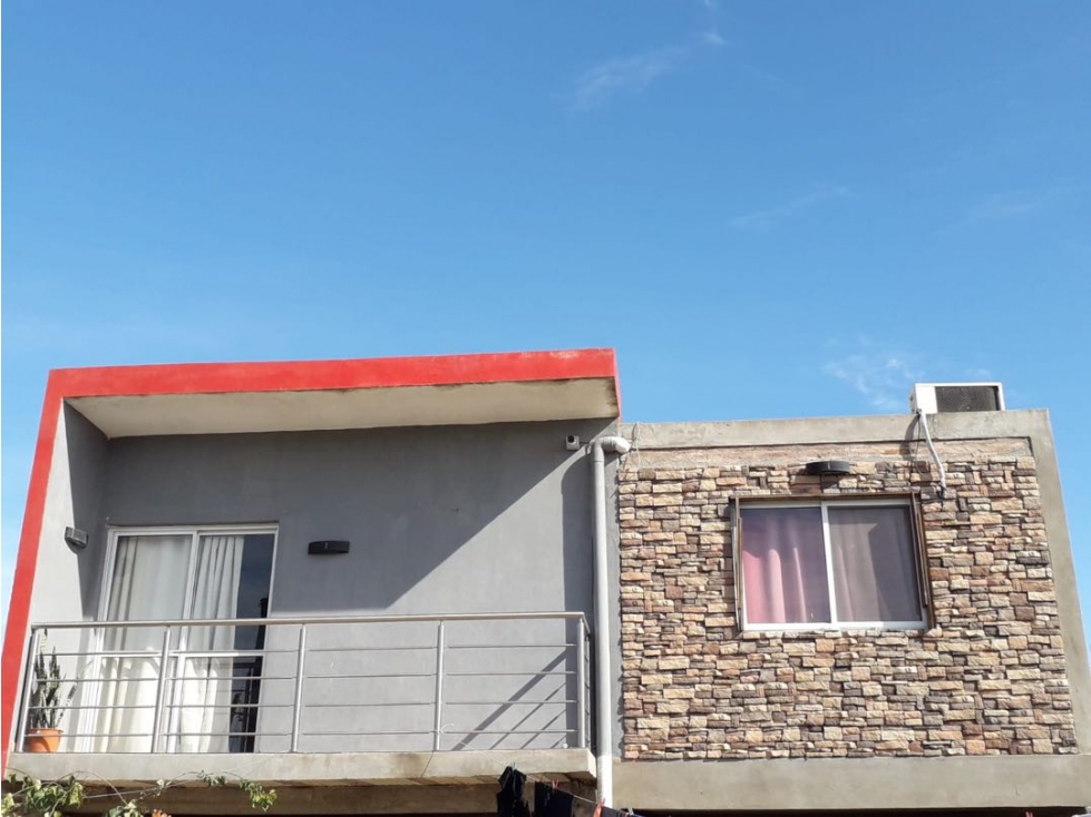 Hermosa casa sobre 2 terrenos en la mejor zona de Fontana - 3