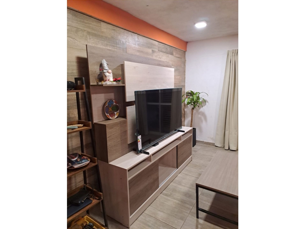 Hermosa casa sobre 2 terrenos en la mejor zona de Fontana - 5