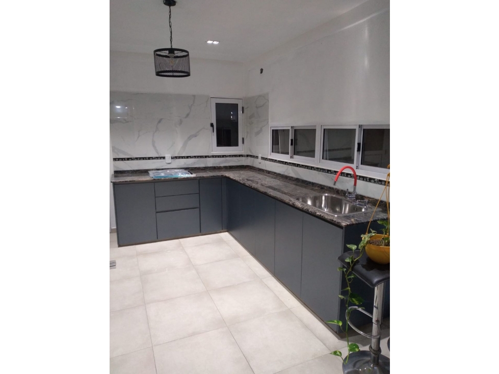 Hermosa casa sobre 2 terrenos en la mejor zona de Fontana - 6