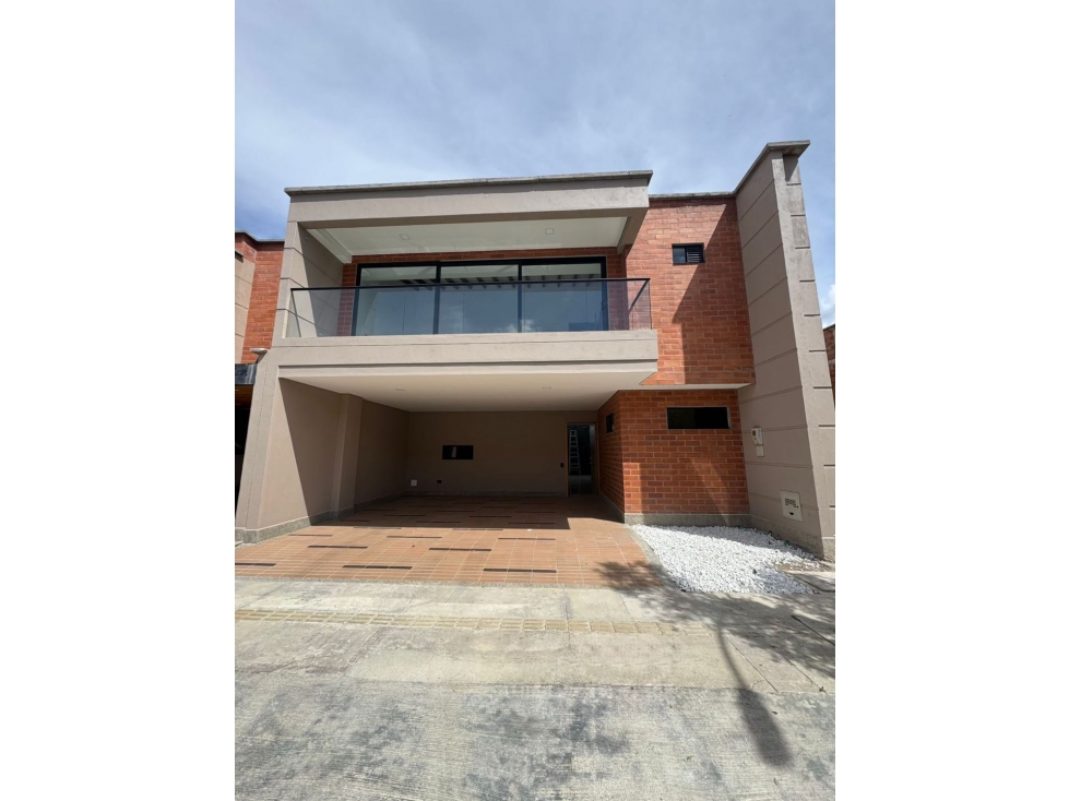 Hermosa casa ubicada en Pietrasanta Campestre San Antonio de Pereira