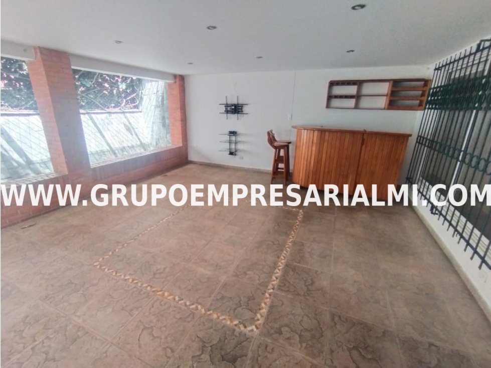 HERMOSA CASA UNIFAMILIAR EN ARRIENDO - SECTOR SAN LUCAS COD: 30423