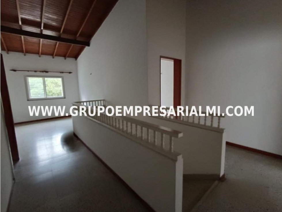 HERMOSA CASA UNIFAMILIAR EN ARRIENDO - SECTOR SIMÓN BOLÍVAR COD: 33381 — foto 2