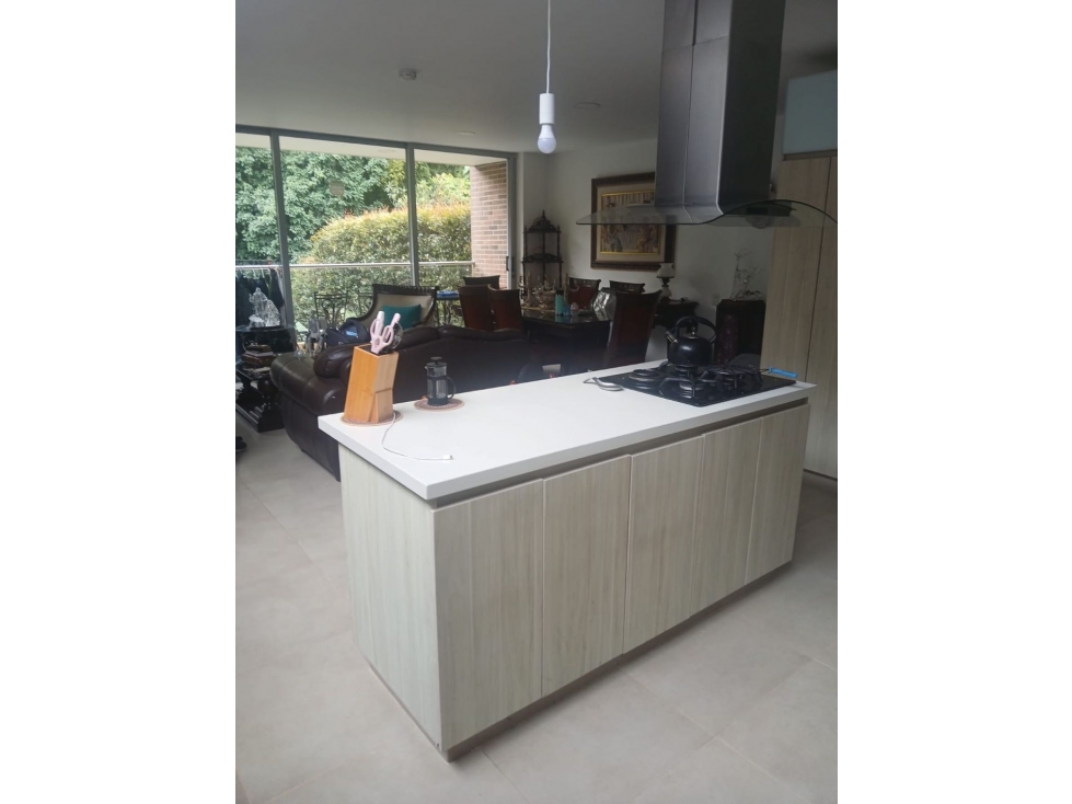 HERMOSA CASA UNIFAMILIAR EN ENVIGADO SECTOR MONTESORI UNIDAD COMPLETA
