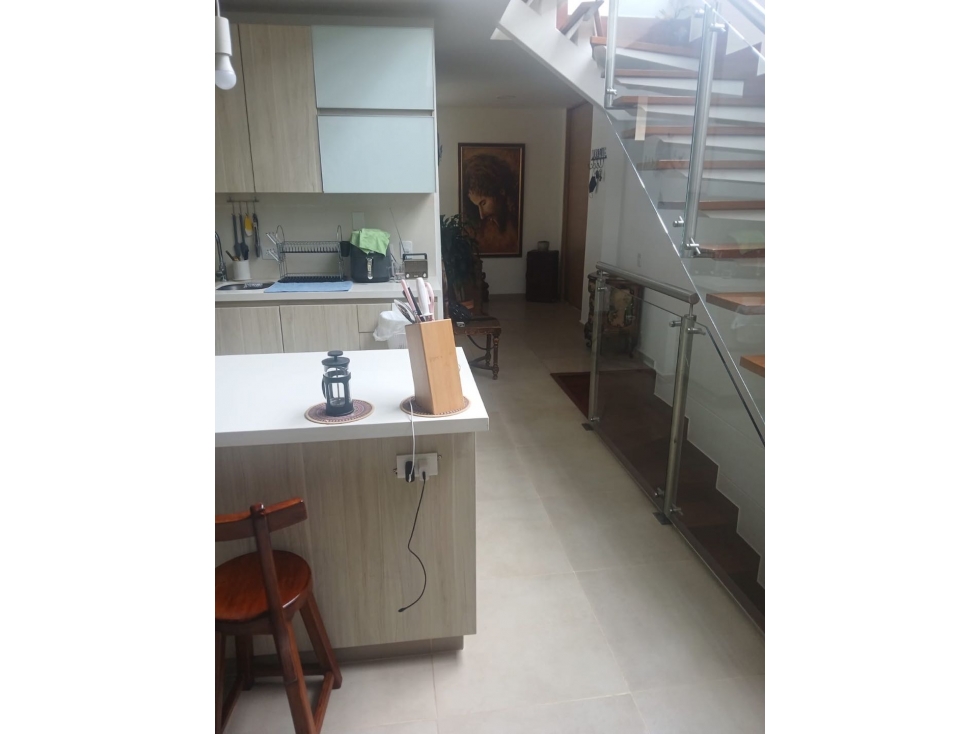 HERMOSA CASA UNIFAMILIAR EN ENVIGADO SECTOR MONTESORI UNIDAD COMPLETA — foto 3