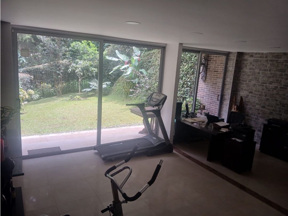 HERMOSA CASA UNIFAMILIAR EN ENVIGADO SECTOR MONTESORI UNIDAD COMPLETA — foto 4