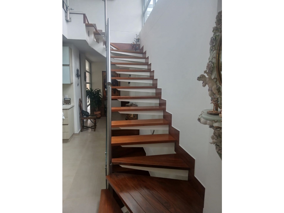 HERMOSA CASA UNIFAMILIAR EN ENVIGADO SECTOR MONTESORI UNIDAD COMPLETA — foto 6