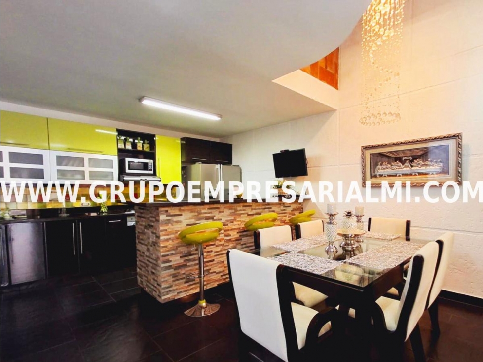 HERMOSA CASA UNIFAMILIAR EN VENTA - SECTOR POBLADO SUR COD: 31061