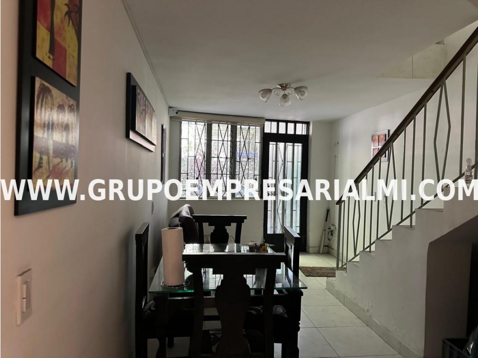 HERMOSA CASA UNIFAMILIAR EN VENTA - SECTOR BELÉN ROSALES COD: 32124