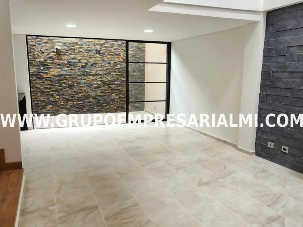 HERMOSA CASA UNIFAMILIAR EN VENTA - SECTOR LA COLOMBIERE COD: 32270