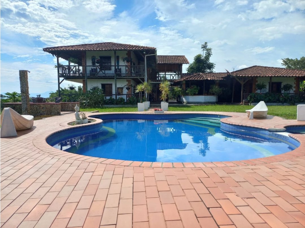 Hermosa finca en Circasia-Montenegro turística
