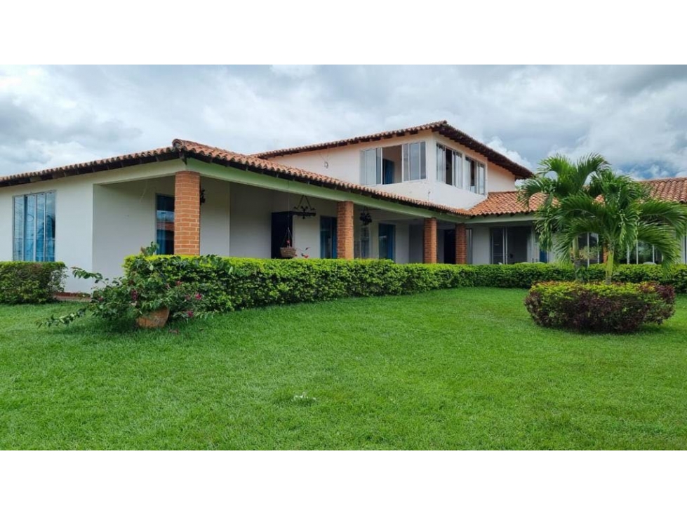 Hermosa finca en parcelación cerrada en venta Santa Elena El Cerrito - 2