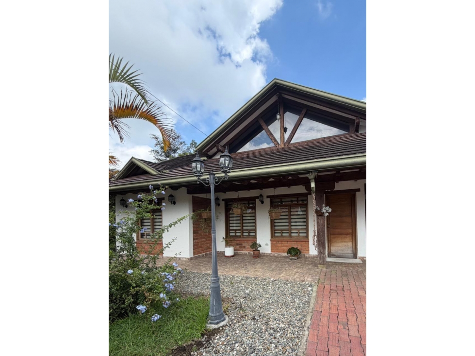 Hermosa finca en Rionegro sector Gualanday en unidad cerrada