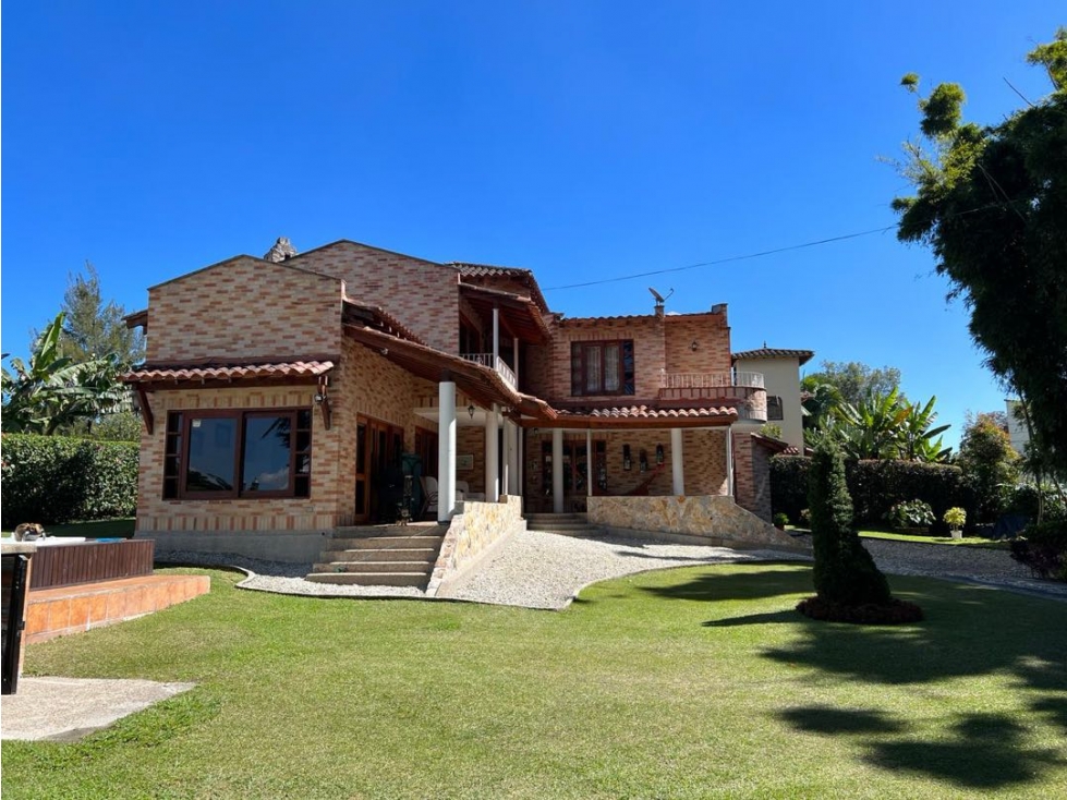 Hermosa finca en unidad cerrada en Llanogrande