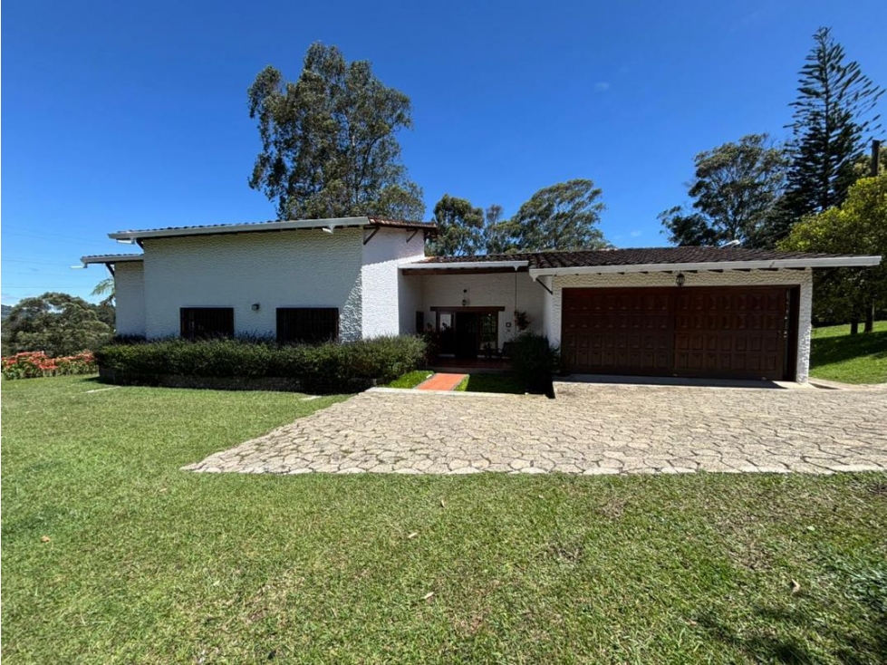 Hermosa finca en unidad cerrada en La Ceja